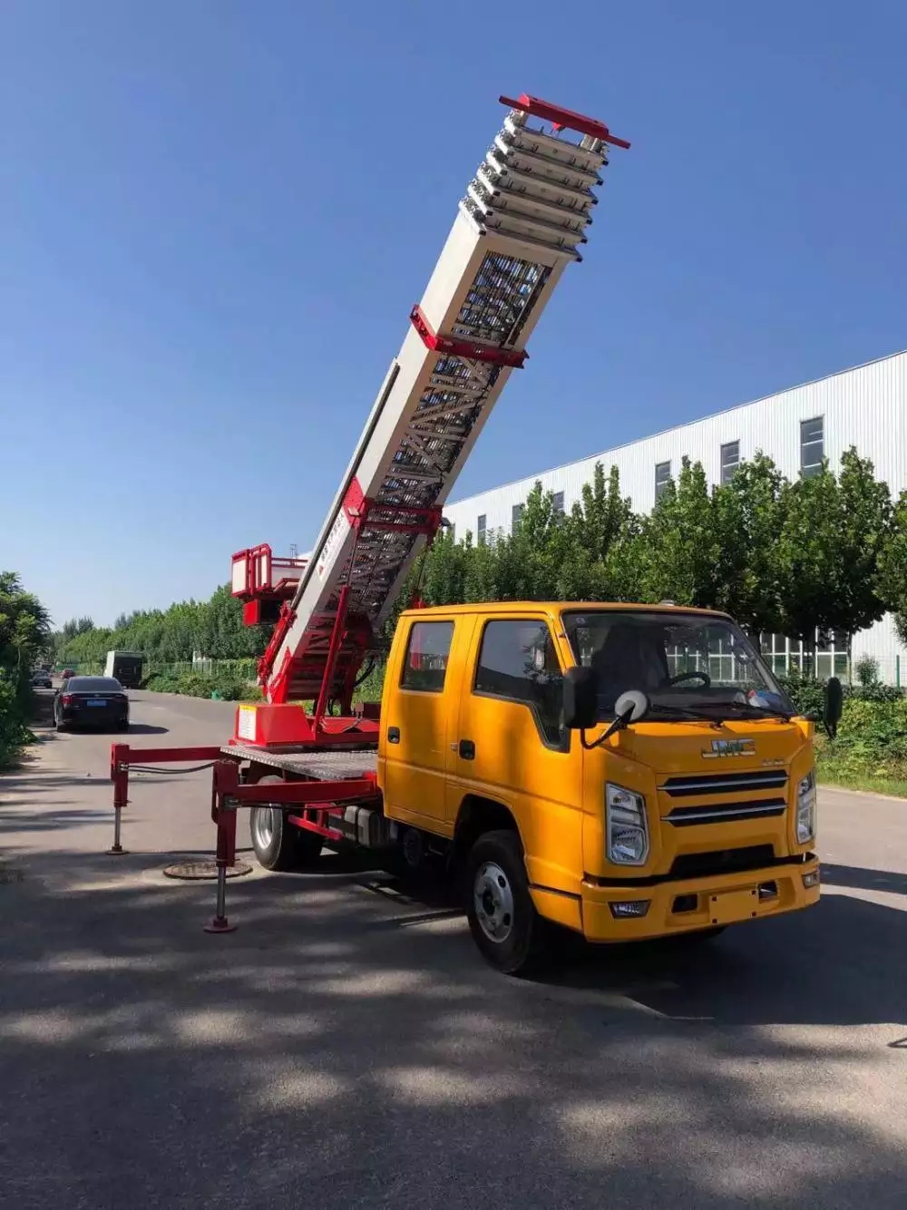 马鞍山雨山附近的云梯车出租服务：轻松解决高空作业需求