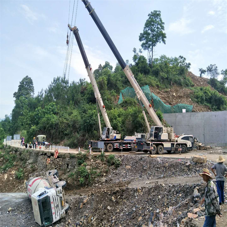马鞍山雨山汽车掉沟里叫吊车救援要多少钱